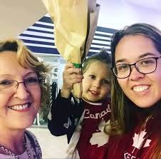 Hy-Vee store manager gives out free carnations