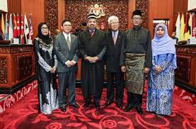 Organisasi dalam suatu wilayah yang mempunyai kekuasaan hanya ada satu kepala negara, dewan menteri serta parlemen. Portal Rasmi Parlimen Malaysia
