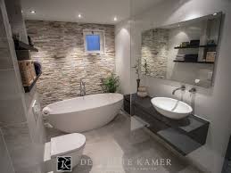 De Eerste Kamer Geniet Van De Vriendelijke Sfeer In Deze Inspirerende Badkamer Meer Badkamerideeen Vindt U Op Www Eerstekamerbadkamers Bathroom Idee Salle De Bain Amenagement Salle De Bain Salle De Bains