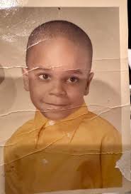 Please can someone remove the creases by the crotch. Thank you