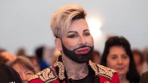 Er hat eine muskuläre figur und ein ovales gesicht. Gegen Lastwagen Geknallt Harald Gloockler Hatte Autounfall Promiflash De