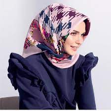 Armine Ipek Esarp Modellerinin 2017 Ilk Bahar Yaz Sezonunda Cikardigi Yeni Esarplar Tesettur Giyimin Belki De En Onemli Markalarindan Guzel Turban Esarp Kadin