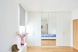 Ze kunnen ruimtes verkleinen of er voor zorgen dat ze net groter en lichter lijken. 10 Tips Om Kleine Ruimtes Op Maat In Te Richten Camber Kasten En Een Service Op Maat