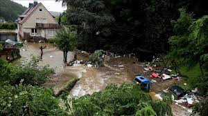 Необичайно продължителни и обилни дъждове причиниха наводнение, каквото мнозина дори не са си представяли, че ще преживят. Zr4d3c314epv3m