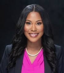 Elizabeth Lenart's Instagram, Twitter & Facebook