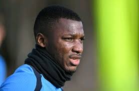 He is better than Moses Caicedo om sm SAETIYON IT SIONVGNCEEIE нокс ALBION  AMERICAN EXPRESS RAZED SPORTIICKK CRSND G9