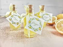 Segnaposto matrimoniale molto elegante realizzato di carta avorio perlata, decorato con un elegante motivo in rilievo. 60 Pz Bottiglie Di Limoncello Personalizzate Limoncello Etsy Bomboniere Nuziali Segnaposto Matrimonio Consigli Sul Matrimonio