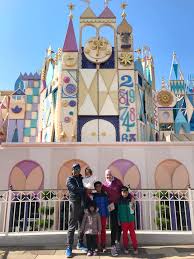 Tempat wisata di hong kong juga menyediakan wahana dan spot foto menarik yang bisa digunakan untuk selfie. Itinerari Trip Ke Disneyland Hong Kong Yang Mesra Muslim Memang Lokasi Best Bawa Anak Bercuti Libur