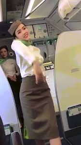 Nhà thiết kế này lấy 3 tông màu chủ đạo, dựa trên nhận diện thương hiệu của hãng là xanh lá và hai sắc độ xanh dương, vừa đủ gây chú ý vừa tạo cảm giác an toàn thân thiện. Cuá»™c Sá»'ng Hiá»‡n Táº¡i Cá»§a Dan Ná»¯ Tiáº¿p Vien Hang Khong Tá»«ng Ná»•i Tiáº¿ng Mxh Co NgÆ°á»i Ä'a Káº¿t Hon Va Chuáº©n Bá»‹ Sinh Con