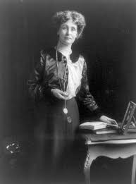 Hertha marks ayrton fue la primera mujer que en 1899 leyó su propio trabajo, el silbido del arco eléctrico electricidad se denomina arco eléctrico o también arco voltaico a la descarga eléctrica que se forma entre dos electrodos sometidos a una diferencia de potencial y colocados en el seno de una atmósfera gaseosa. Hertha Marks Ayrton British Physicist Britannica