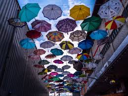 Regenschirme Am Himmel Fabian Husser Ch Regenschirme Schirm Regenschirm