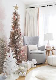 Rose gold christmas tree with pink decorations. How To Update Your Holiday Decor With A Rose Gold Christmas Tree