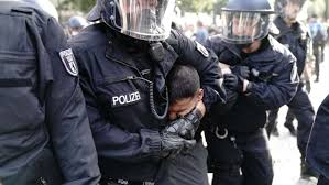 Jun 10, 2021 · aufbruch ins elend, versprechen auf eine glückliche zukunft: Corona Proteste In Berlin Rund 300 Festnahmen Attila Hildmann Abgefuhrt Politik Stuttgarter Nachrichten