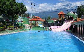 Untuk masuk ke area wisata ini, anda perlu membayar biaya yang cukup murah. Menyegarkan Badan Di Pemandian Air Panas Sangkanurip Pariwisata Indonesia
