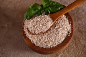 “Mounjaro de pobre”? Entenda os benefícios e cuidados no consumo de psyllium