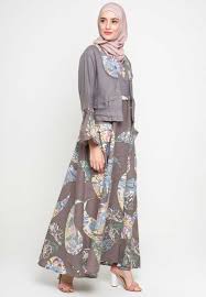 Model lurusnya mampu membuat tubuh tampak selain hijab motif, tampilan gamis dengan motif geometric tampaknya menjadi salah satu model baju gamis terbaru untuk lebaran yang wajib dikoleksi. Get Desain Baju Batik Gamis Simple Png Blog Garuda Cyber