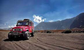 Gambar pemandangan alam indonesia kali ini akan membahas tentang salah satu pemandangan alam jawa timur terbaik, bisa jadi milik gunung bromo, apalagi kalau dilihat dari view point pananjakan.tidak akan pernah rugi pergi kesana meski berangkat dini hari untuk melihat sunrise dari pananjakan. Gunung Bromo