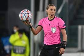 Din 2011, frappart a arbitrat meciuri în championnat national , a treia divizie a fotbalului masculin din franța. Frappart Makes Refereeing History As Juve Beat Dynamo Kiev In Champions League