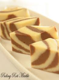 Jom kita layan resepi puding karamel maziah yang dipelajari dari buku resepi peninggalan arwah bonda beliau yang sedap dengan rasa gula hangus yang pahit pahit sedap. Puding Marble Milo