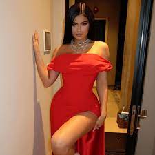 The reality starlet also held tight to her cell phone with a case that said kylie. Kylie Jenner S Red Oscars Afterparty Dress Is So Sexy Popsugar Fashion