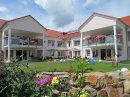 The location of the haus am weinberg affords pastoral views of the stepped terraces of an ancient hillside vineyard on one side and cityscape vistas on the other. Benevit Gruppe Haus Am Weinberg Oestrich Winkel Facebook