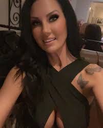 Joanne Crowder's Instagram, Twitter & Facebook