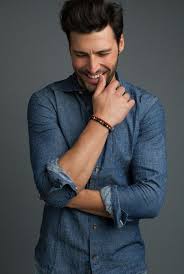 Choose a professional makeover photo shoot that commemorates a milestone in your life, celebrates the woman that you are, or captures your best professional portraits. 40 Best Headshot Poses How To Pose For Headshots Fixthephoto