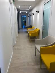 Policlinica este organizată în cabinete medicale pe specialitățile: Policlinica Centrul Civic Brasov Regina Maria