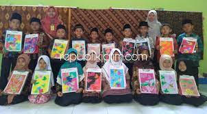 Kartu baca abjad dengan gambar menarik untuk anak sambil. Peringati Hari Batik Puluhan Siswa Sdi Aulia Lomba Mewarna