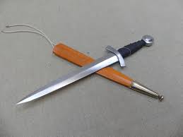 The guard of a sword or other bladed weapon designed to protect the hand from harm. Stycguyfo0bdcm