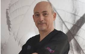 Un ginecólogo de Murcia, entre los 50 mejores médicos de España