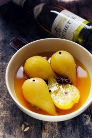 Un volaille rôtie au four, avec du vin blanc et des légumes. Poires Au Vin Blanc Et Aux Epices Parce Que Le Vin Peut Aussi Passer En Cuisine Poires Au Vin Recettes De Cuisine Recette Poire Au Vin