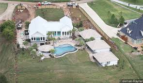 Blake Shelton Builds Hawaiian Style Home For Gwen Stefani As A Wedding Gift