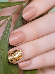 In this design every finger is different. 20 Stylish Gold Nail Design Ideas For 2021 The Trend Spotter