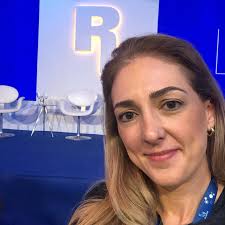 Débora Hoffmann Loro (@dradeboraloro) • Instagram photos and videos