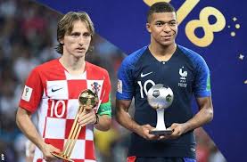 Kane was unstoppable for spurs as he scored 23 goals in the premier league this season to clinch the golden boot. World Cup 2018 Harry Kane Wins Golden Boot And Luka Modric The Golden Ball Bbc Sport