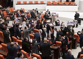 Böylece hdp'nin milletvekili sayısı 56'dan 55'e indi. Hdp Li Omer Faruk Gergerlioglu Nun Milletvekilligi Dusuruldu