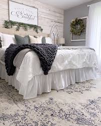 The elements of farmhouse dining room decor. Chambre Ferme Mur D Accent Blanchi Feuillure Farmhouse Bedroom Decor Farmhouse Style Master Bedroom Home Bedroom