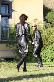 Pin Von Lederatelier Miceli Auf Hochzeit In Leder Bikerbraut Leder Elegant