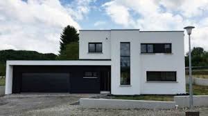 Maison Contemporaine A Toit Plat Et Garage Accole Haut Rhin Nexthome Creation En 2020 Maison Toit Plat Toit Plat Maison Contemporaine