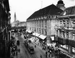 Konigstrasse Blick Richtung Alexanderplatz Mit Warenhaus Wertheim Max Missmann 1924 Berlin Bilder Alte Bilder Berlin Geschichte