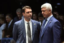 Major olímpio, líder do psl no senado, está cutucando o vespeiro bolsonarista. Flavio Bolsonaro Para Mim Acabou Nao Existe Diz Major Olimpio Exame