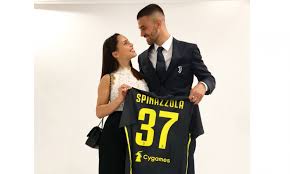 Spinazzola as roma announces the permanent acquisition from juventus defender leonardo spinazzola for a fee of €29.5 million. Spinazzola Anche Miriam Ha La Maglia Della Juve Foto Ilbianconero Com