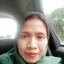 Alasan utama penolakan tersebut lantaran ia belum memiliki pengalaman kerja  sama sekali.