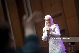 Top suggestions for siti nurhaliza lentera timur. Siapa Kahwin Nak Cerai Siti Nurhaliza
