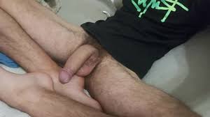 👣 El Cachondo Le Gusta Rozar su Largo Rabo Con Sus Suaves Pies Escupidos