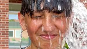 Ny tonårspjäs om pinsamhet, förälskelse, längtan och utanförskap.