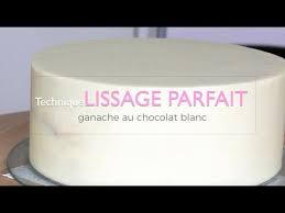 La 1er Couverture D Un Layer Cake Est Cruciale Si Elle N Est Pas Parfaitement Executee Des Vilains Ganache Chocolat Blanc Ganache Au Chocolat Chocolat Blanc