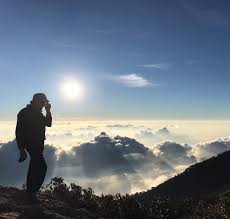 Gunung putri adalah salah satu nama pegunungan indah di bandung yang lokasinya di lembang tak jauh dari gunung tangkuban perahu.tempat asyik buat. Gunung Penangunggan Gunung Bagging