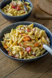 Der nudelsalat passt sehr gut zu anderen fleischgerichten. Bester Nudelsalat Mit Mayonnaise Einfach Lecker Und Schnell Zubereitet